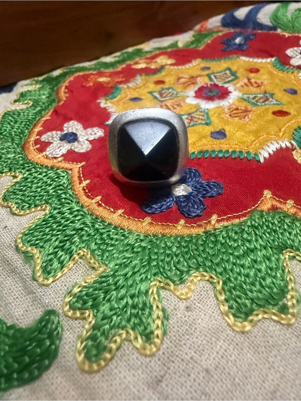 FOSSIL Square Pyramid Stud Ring in Silver and Black